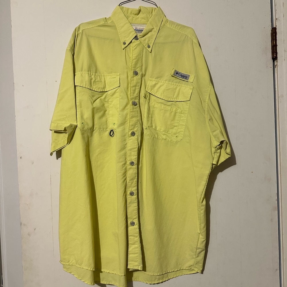 Columbia Men's Shirt in Light Yellow